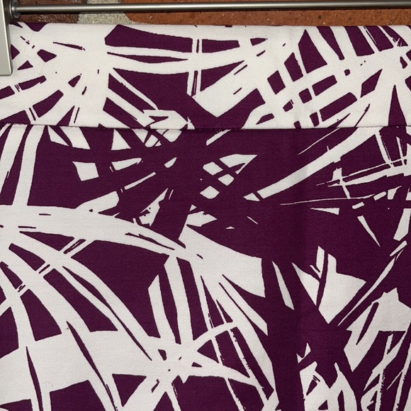 Loft Skirt Back Zip Midi Purple Design, Size 6 - Picture 2 of 8